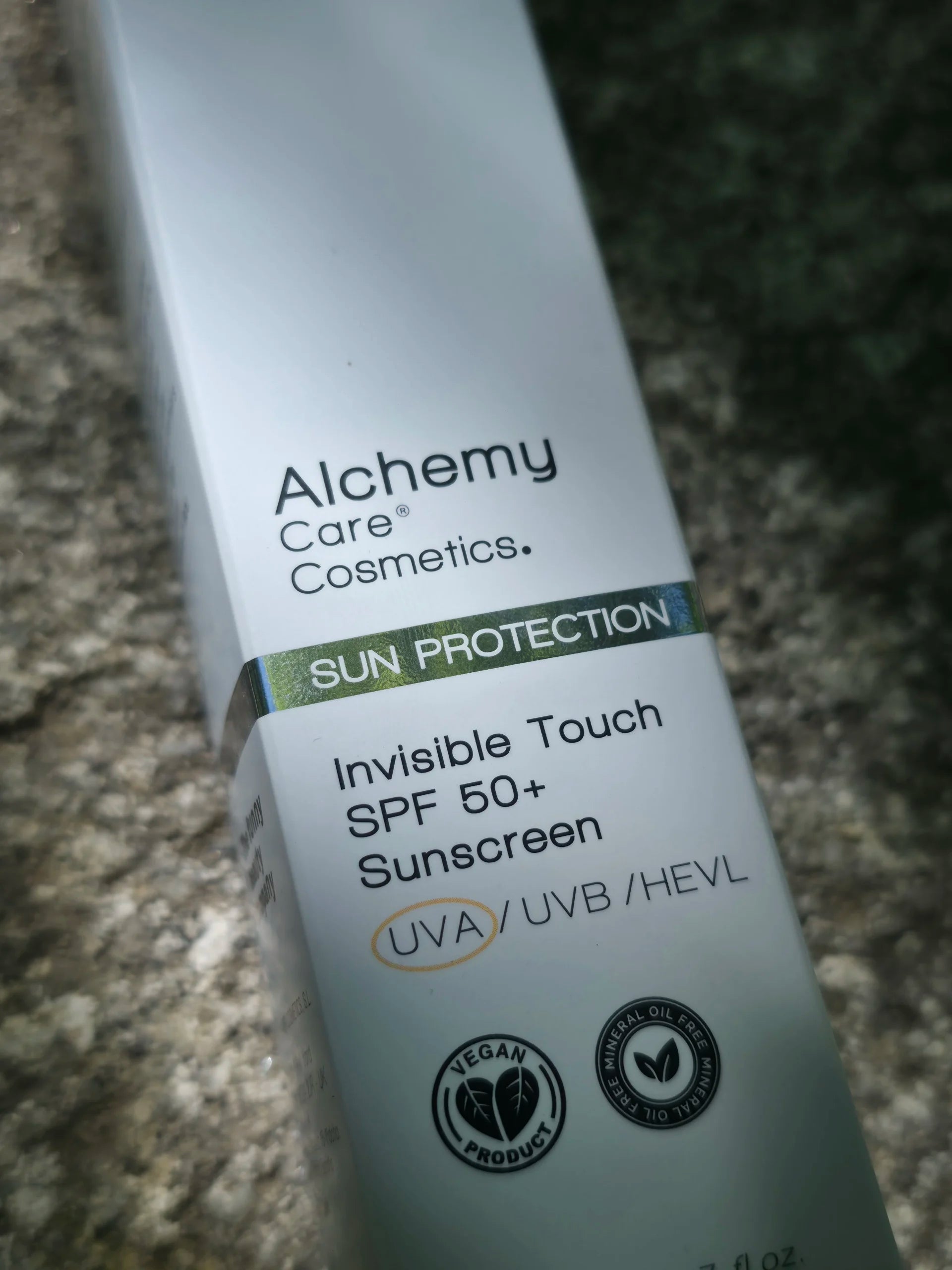 INVISIBLE TOUCH SUNSCREEN SPF 50+ image 2